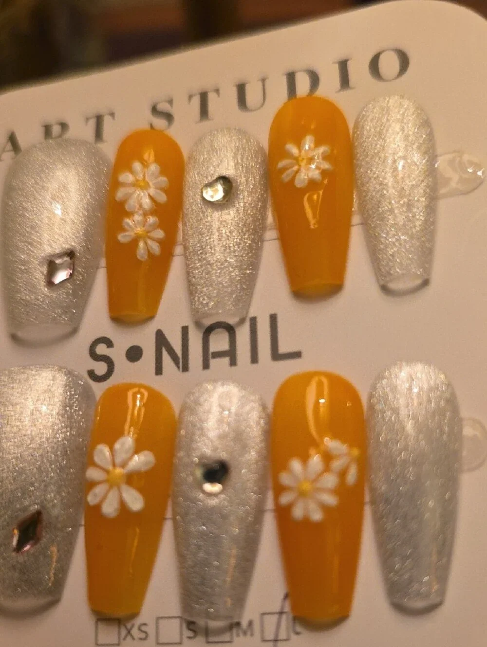 Yellow & Silver Daisy Press-On Nail Set Size Large